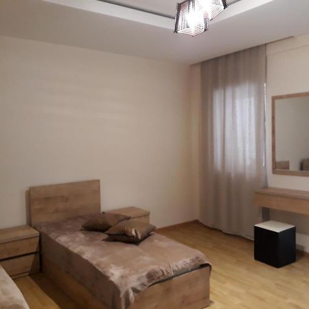 2 Bedroom Apartment In Chugureti Tbilisi Eksteriør bilde