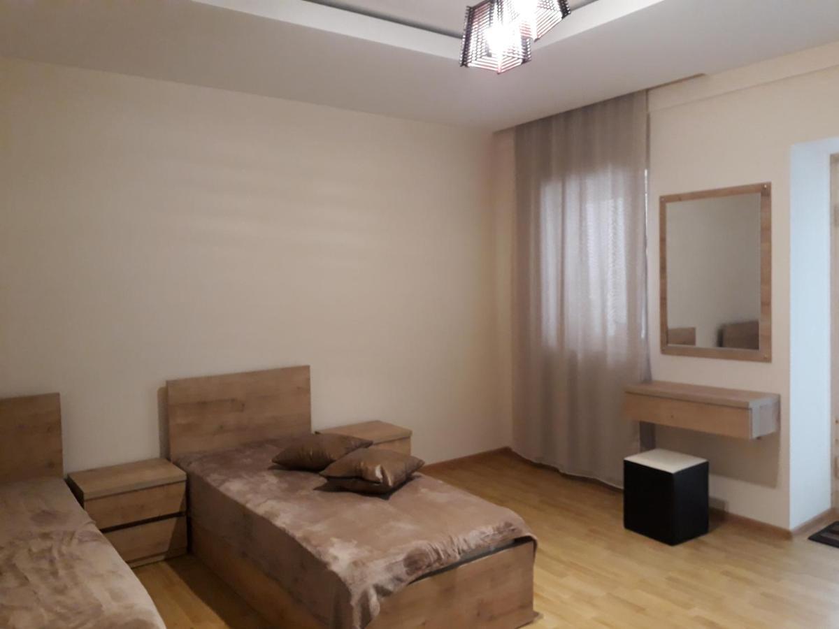 2 Bedroom Apartment In Chugureti Tbilisi Eksteriør bilde
